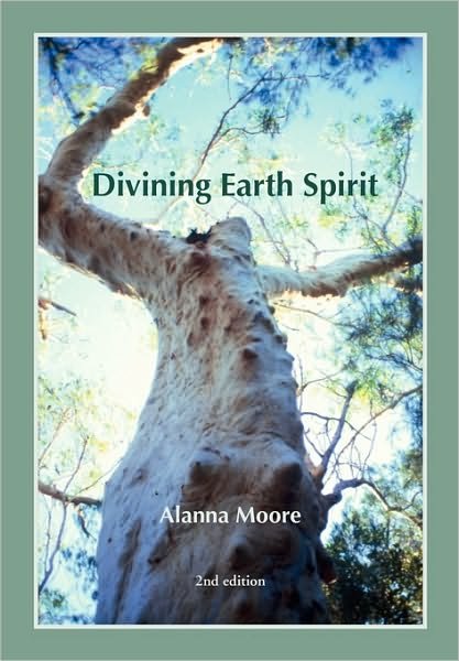 Divining Earth Spirit: An Exploration of Global and Australasian Geomancy - Alanna Moore - Bøger - Pyton Press - 9780646217000 - 1. juli 2004