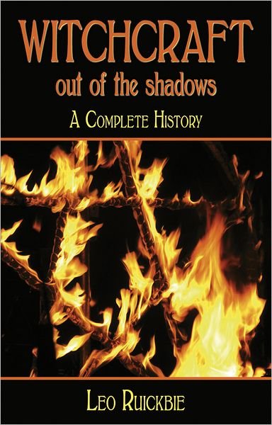 Witchcraft out of the Shadows - Leo Ruickbie - Livros - The Crowood Press Ltd - 9780709092001 - 1 de março de 2011