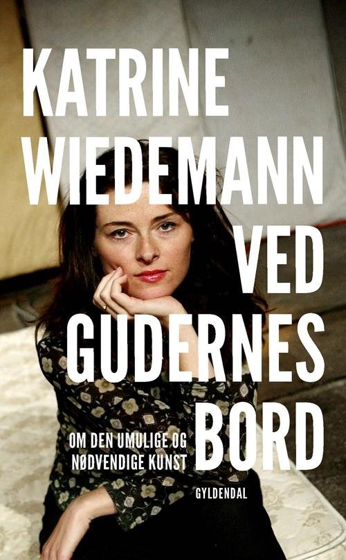 Cover for Katrine Wiedemann · Ved gudernes bord (Sewn Spine Book) [1e uitgave] (2016)