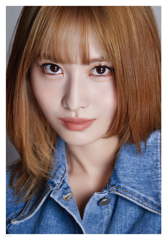 Cover for Twice · Dicon D’festa Twice : 02 Momo (Bok) (2022)