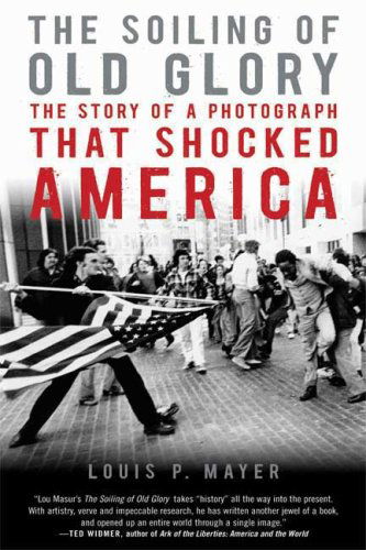 Cover for Louis P. Masur · The Soiling of Old Glory: the Story of a Photograph That Shocked America (Paperback Book) [Reprint edition] (2009)