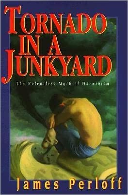 Tornado in a Junkyard: the Relentless Myth of Darwinism - James Perloff - Boeken - Refuge Books - 9780966816006 - 1 juni 1999