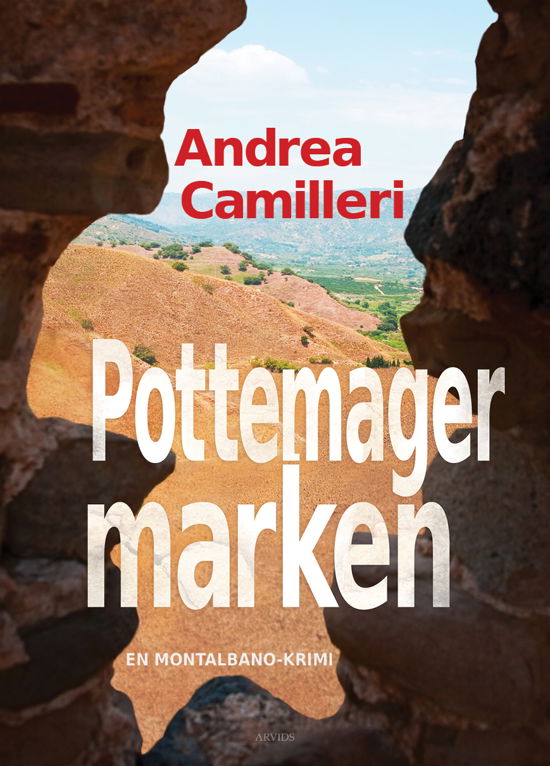 Cover for Andrea Camilleri · En Montalbano-krimi: Pottemagermarken (Hæftet bog) [1. udgave] (2020)