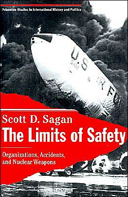 The Limits of Safety: Organizations, Accidents, and Nuclear Weapons - Princeton Studies in International History and Politics - Scott Douglas Sagan - Books - Princeton University Press - 9780691021010 - January 29, 1995