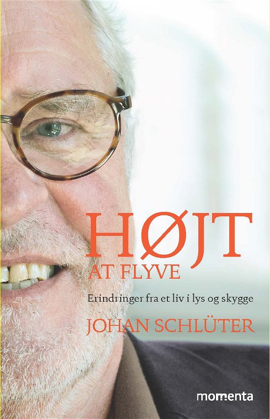 Højt at flyve - Johan Schlüter - Bøger - Momenta - 9788793622012 - 8. november 2017