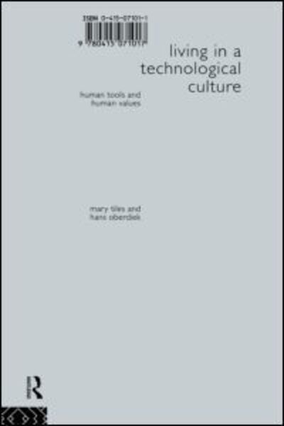 Cover for Hans Oberdiek · Living in a Technological Culture: Human Tools and Human Values - Philosophical Issues in Science (Paperback Book) (1995)