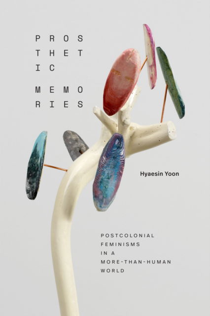 Prosthetic Memories: Postcolonial Feminisms in a More-Than-Human World - ANIMA: Critical Race Studies Otherwise - Hyaesin Yoon - Bøger - Duke University Press - 9781478028017 - 4. februar 2025