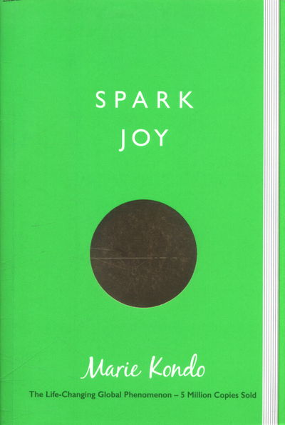Spark Joy: An Illustrated Guide to the Japanese Art of Tidying - Marie Kondo - Książki - Ebury Publishing - 9781785041020 - 5 stycznia 2017