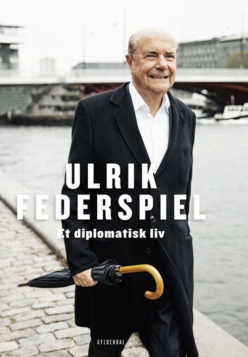 Cover for Ulrik Federspiel · Et diplomatisk liv (Indbundet Bog) [1. udgave] (2020)