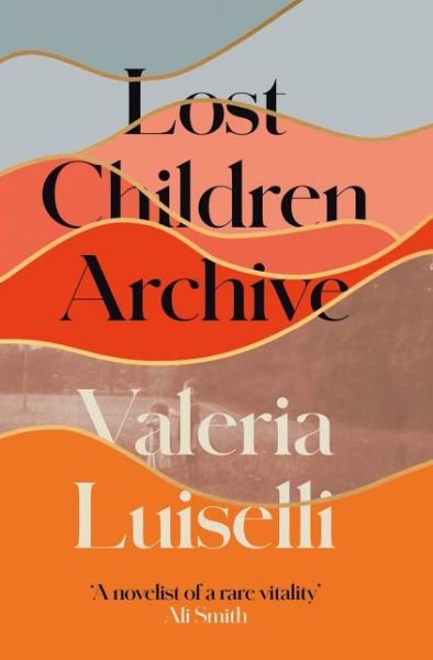 Lost Children Archive - Valeria Luiselli - Livros - HarperCollins Publishers - 9780008290023 - 18 de fevereiro de 2019