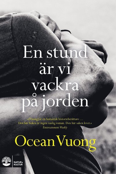 Cover for Ocean Vuong · En stund är vi vackra på jorden (Innbunden bok) (2020)