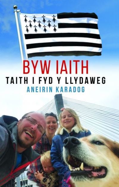 Cover for Aneirin Karadog · Byw Iaith - Taith i Fyd y Llydaweg (Paperback Book) (2019)