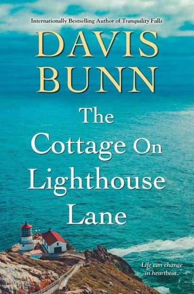 Cover for Davis Bunn · The Cottage on Lighthouse Lane (Inbunden Bok) (2021)