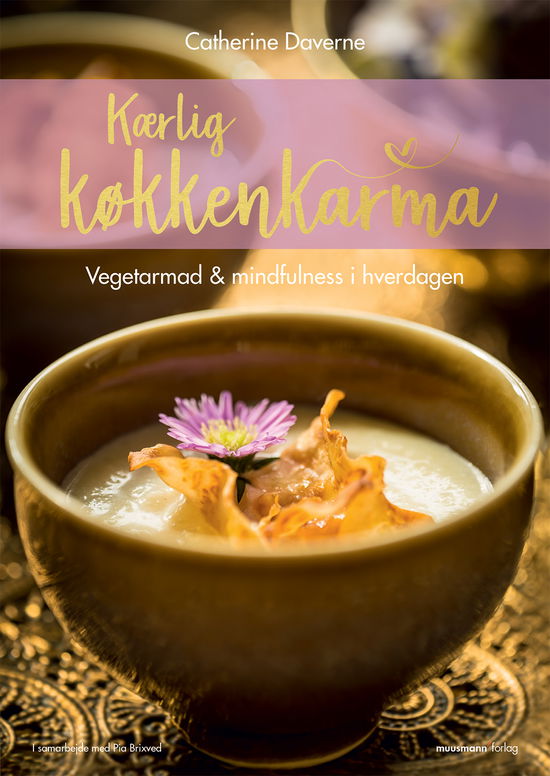 Cover for Catherine Daverne og Pia Brixved · Kærlig køkkenkarma (Innbunden bok) [1. utgave] (2017)