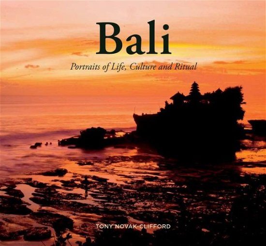 Bali: Portraits of Life, Culture and Ritual - Tony Novak-Clifford - Livros - Tuttle Publishing - 9780692175033 - 16 de abril de 2019