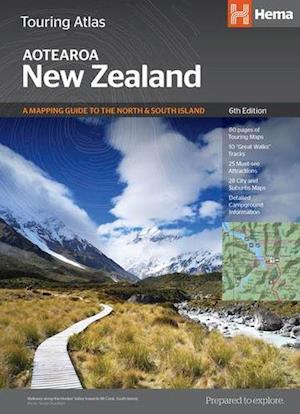 New Zealand Touring Atlas - Hema Maps - Książki - Hema Maps - 9781925625035 - 18 grudnia 2018