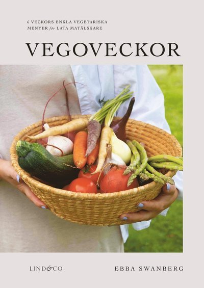 Cover for Ebba Swanberg · Vegoveckor : 6 veckors enkla vegetariska menyer för lata matälskare (Innbunden bok) (2022)