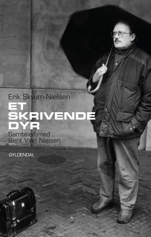 Cover for Erik Skyum-Nielsen · Et skrivende dyr (Sewn Spine Book) [1.º edición] (2011)