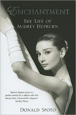 Enchantment: The Life of Audrey Hepburn - Donald Spoto - Książki - Cornerstone - 9780099487043 - 7 czerwca 2007