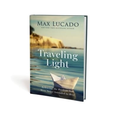 Traveling Light - Max Lucado - Livros - Nelson Incorporated, Thomas - 9781400240043 - 18 de abril de 2023