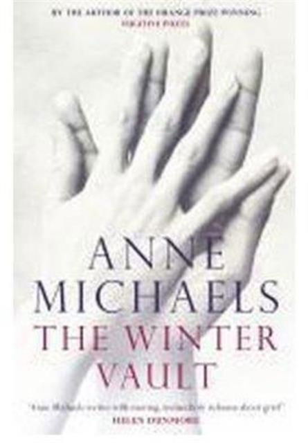 Cover for Anne Michaels · The Winter Vault (Paperback Book) [Open market edition] (2010)