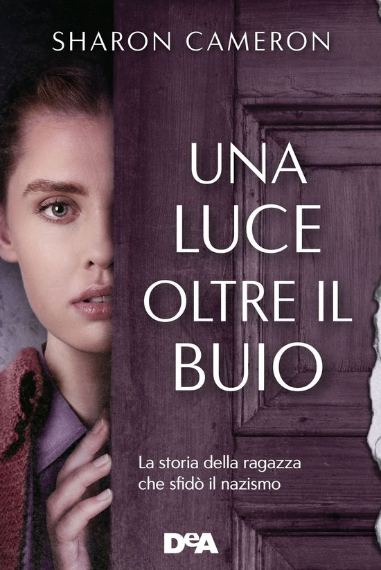 Cover for Sharon Cameron · Una Luce Oltre Il Buio. La Storia Della Ragazza Che Sfido Il Nazismo (Book)