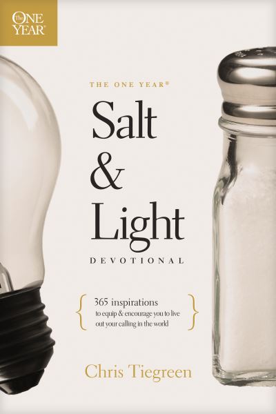 The One Year Salt and Light Devotional - Chris Tiegreen - Książki - Tyndale House Publishers - 9781496430052 - 8 października 2019