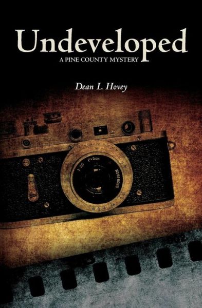 Cover for Dean L. Hovey · Undeveloped: a Pine County Mystery (Pine County Mysteries) (Volume 4) (Taschenbuch) [One edition] (2014)