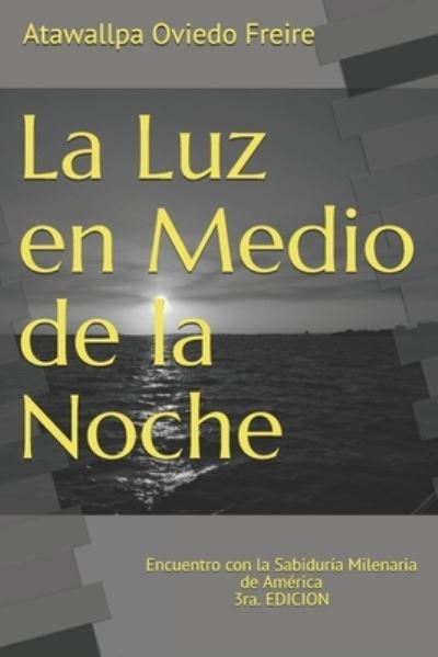 Cover for Atawallpa Oviedo Freire · La Luz en Medio de la Noche (Paperback Book) (2019)