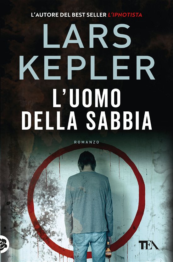 Cover for Lars Kepler · L' Uomo Della Sabbia (Book)