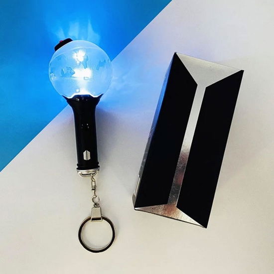 OFFICIAL LIGHT STICK KEYRING VER. 3 - BTS - Mercancía - Big Hit Entertainment - 8809674351058 - 1 de mayo de 2021