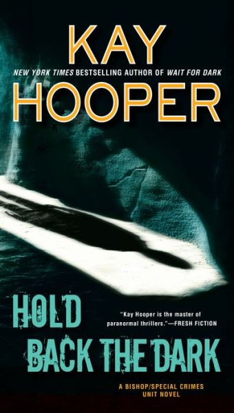 Cover for Kay Hooper · Hold Back the Dark: Bishop / Special Crimes Unit #6 (Paperback Book) (2019)