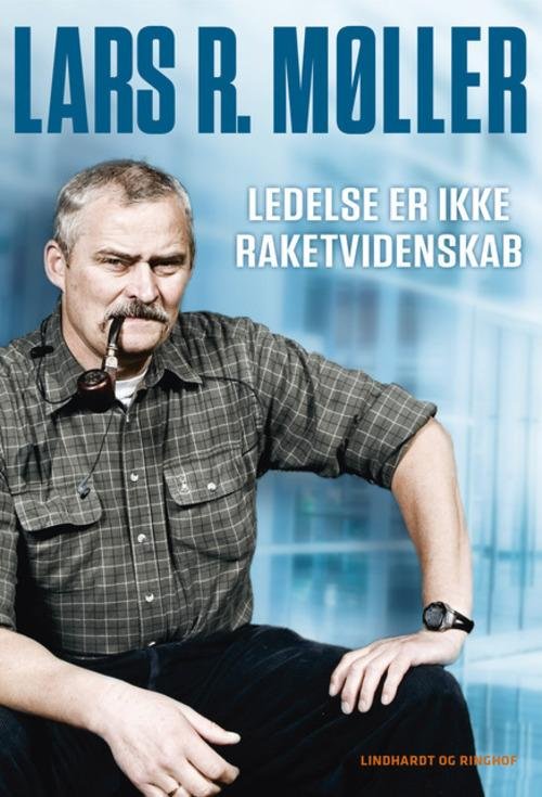 Cover for Lars Reinhardt Møller · Ledelse er ikke raketvidenskab (Sewn Spine Book) [1st edition] (2014)