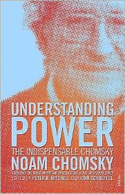 Understanding Power: The Indispensable Chomsky - Noam Chomsky - Książki - Vintage Publishing - 9780099466062 - 2 października 2003