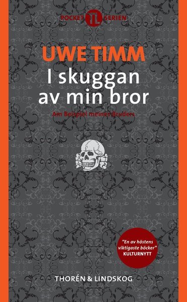 Cover for Uwe Timm · I skuggan av min bror (Paperback Book) (2012)