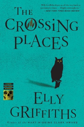 Cover for Griffiths Elly Griffiths · The Crossing Places - Ruth Galloway Mysteries (Paperback Book) [Reprint edition] (2010)