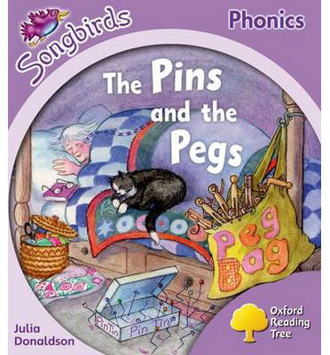 Oxford Reading Tree: Level 1+: More Songbirds Phonics: The Pins and the Pegs - Oxford Reading Tree - Julia Donaldson - Livros - Oxford University Press - 9780198388067 - 5 de julho de 2012