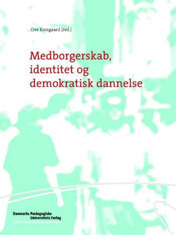 Cover for Ove Korsgaard · Medborgerskab, identitet og demokratisk dannelse (Sewn Spine Book) [1. Painos] (2005)