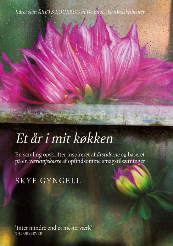 Cover for Skye Gyngell · Et år i mit køkken (Sewn Spine Book) [2. Painos] (2009)