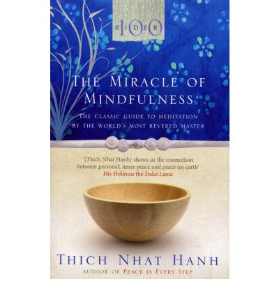 Cover for Thich Nhat Hanh · The Miracle Of Mindfulness: The Classic Guide to Meditation by the World's Most Revered Master (Paperback Bog) (2008)