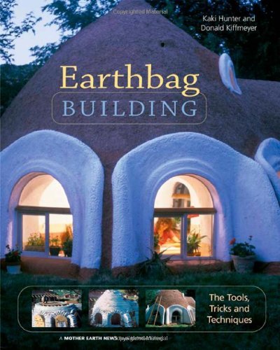 Cover for Kaki Hunter · Earthbag Building: The Tools, Tricks and Techniques - Mother Earth News Wiser Living Series (Paperback Bog) [6th edition] (2004)