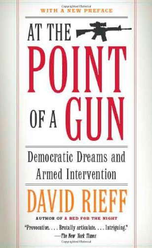 Cover for David Rieff · At the Point of a Gun: Democratic Dreams and Armed Intervention (Taschenbuch) [Reprint edition] (2006)