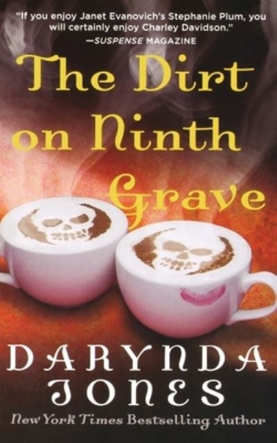 The Dirt on Ninth Grave A Novel - Darynda Jones - Książki - St. Martin's Griffin - 9781250829078 - 31 maja 2016