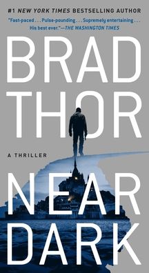 Near Dark: A Thriller - The Scot Harvath Series - Brad Thor - Books - Pocket Books - 9781982104078 - April 27, 2021