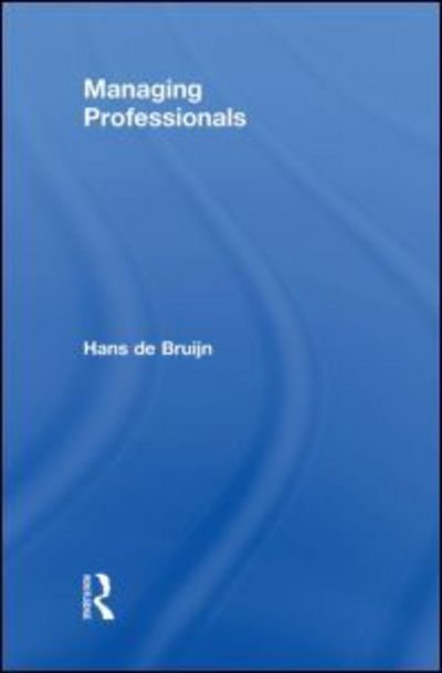 Managing Professionals - Hans De Bruijn - Libros - Taylor & Francis Ltd - 9780415565080 - 16 de julio de 2010