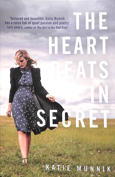 Cover for Katie Munnik · The Heart Beats in Secret (Pocketbok) (2020)