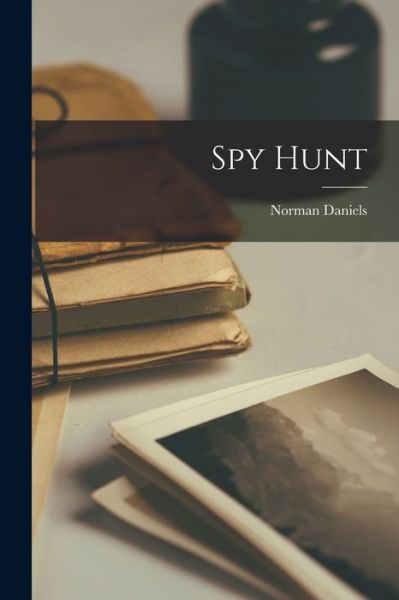 Cover for Norman Daniels · Spy Hunt (Paperback Book) (2021)