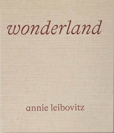 Cover for Leibovitz  Annie · Wonderland (Hardcover Book) [Luxury edition] (2021)