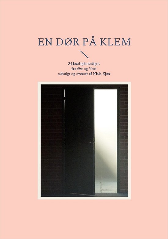 Cover for Niels Kjær · En dør på klem (Paperback Bog) [1. udgave] (2022)