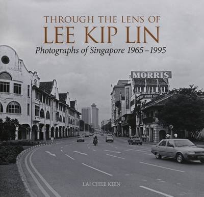 Cover for Lai Chee Kien · Through the Lens of Lee Kip Lin: Photographs of Singapore 1965-1995 (Innbunden bok) (2016)